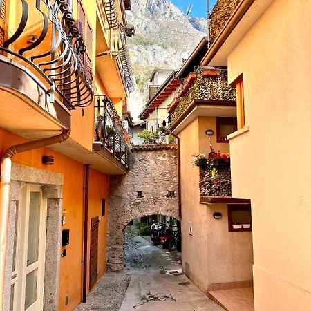 Апартаменти Limone Downtown Лімоне-суль-Гарда Екстер'єр фото